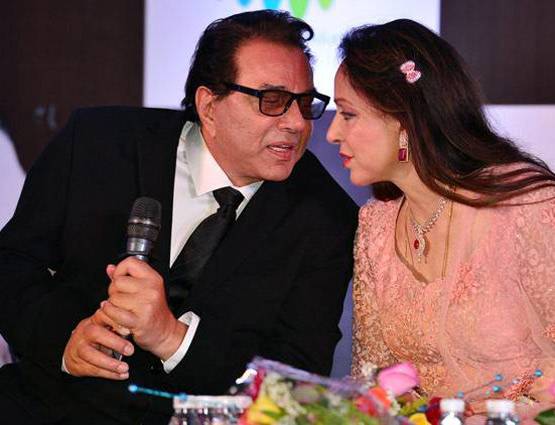 लाख कोशिशों के बावजूद हेमा, धर्मेंद्र को नहीं सिखा पाईं डांस