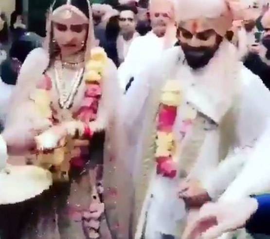 PHOTOS : यहां देखें विराट-अनुष्का की शादी का पूरा अलबम