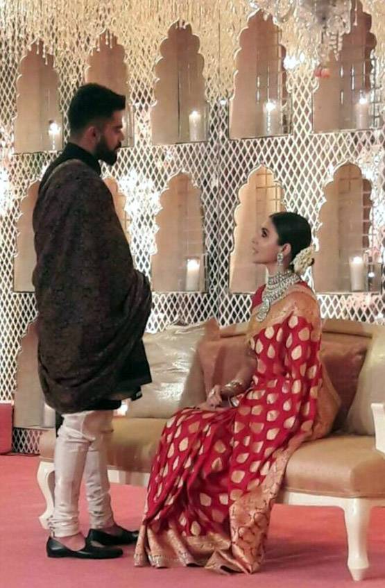 रिसेप्शन में भी अनुष्का ने फॉलो किया दीपिका का लुक, देखें सबूत