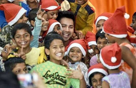 सलमान-कटरीना ने साथ मनाया क्रिसमस, वरुण की बच्चों संग मस्ती