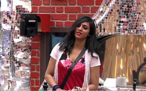 BIGG BOSS: अर्शी के खिलाफ जारी हुआ अरेस्ट वारंट, होंगी गिरफ्तार?