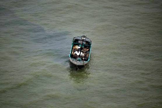 'ओखी' का विकराल रूप: केरल, तमिलनाडु के बाद गुजरात में अलर्ट