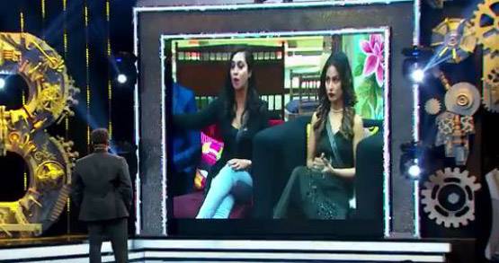 Bigg Boss: अर्शी खान पर फिर फूटा सलमान का गुस्सा, देखें तस्वीरें