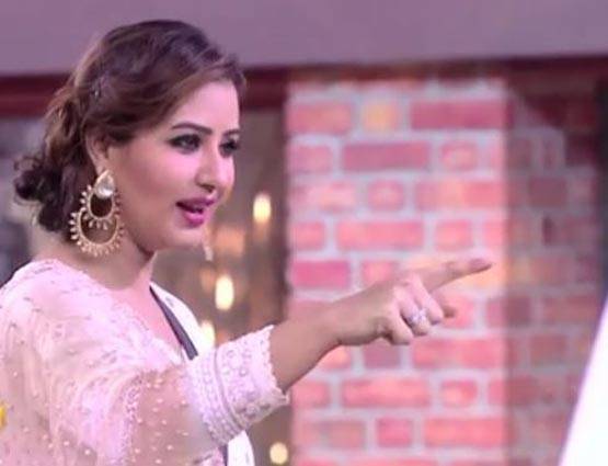 Bigg Boss11: कटरीना को रिझाने के लिए कंटेस्टेंट ने किया BELLY DANCE