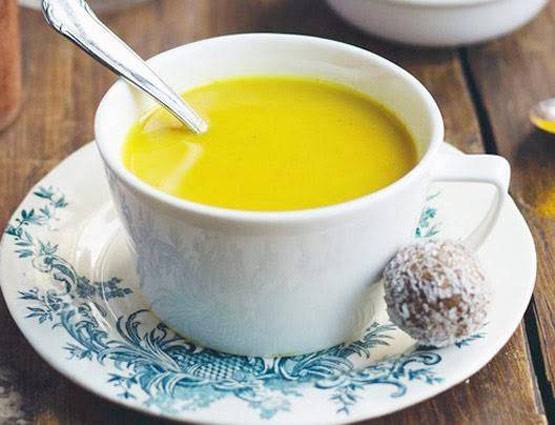 फिटनेस और अच्छी नींद के लिए रोजाना पिएं हल्दी वाला दूध