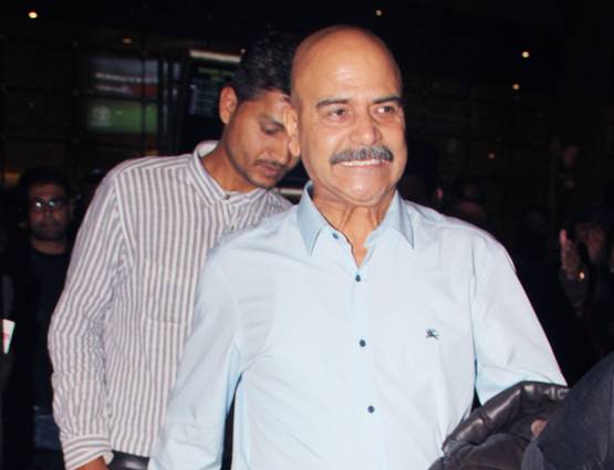 PHOTOS: मुंबई लौटा अनुष्का का परिवार, लेकिन कहां हैं VIRUSHKA