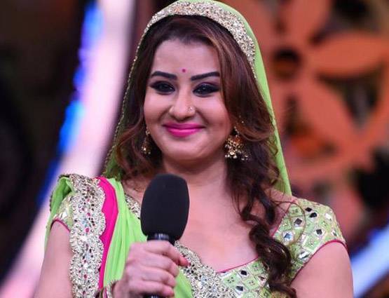 BIGG BOSS: गोपी बहू ने शिल्पा शिंदे को कहा 'बनावटी'