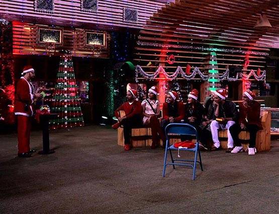 Bigg Boss:सैंटा बनकर पहुंचे मीका, विकास को टिश्यू और हिना को दिए बादाम