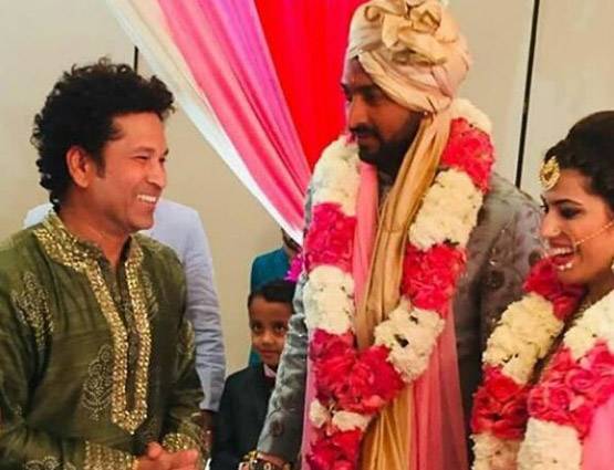 PHOTOS: बुलेट से बारात लेकर पहुंचे हार्दिक पांड्या के भाई