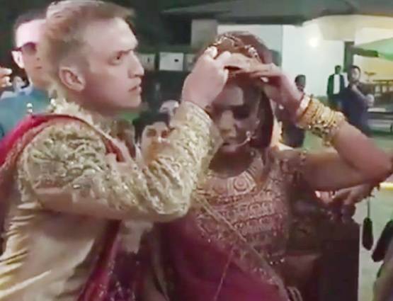 बिग बॉस की एक्स कंटेस्टेंट आशका गोराडिया ने की शादी, देखें PHOTOS