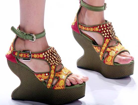 Footwear Designing में बनाएं करियर, मिलेगी लाखों में सैलरी