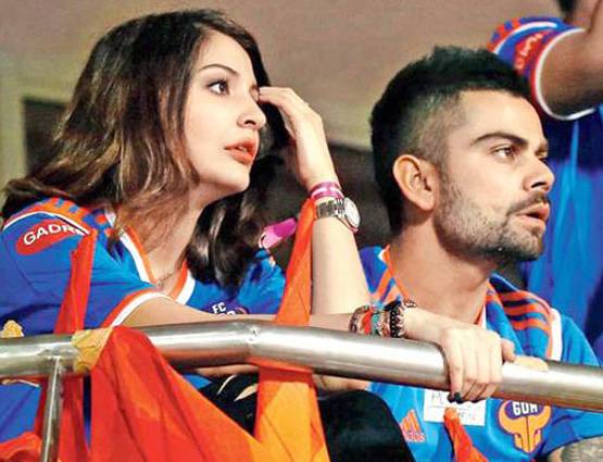 जब क्रिकेट के मैदान में विराट के लिए दिखा अनुष्का का ऐसा प्यार