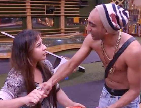 Bigg Boss: क्या अकाश डडलानी जाएंगे घर से बाहर, शि‍ल्पा को किया था KISS?