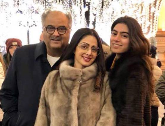 54 साल की श्रीदेवी का रूस में दिखा ग्लैमर लुक, फोटोशूट वायरल