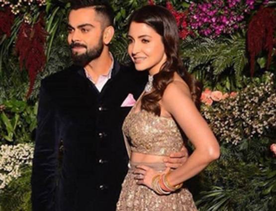 विराट का जबरा श्रीलंकन फैन, रिसेप्शन में कपल के साथ आया नजर