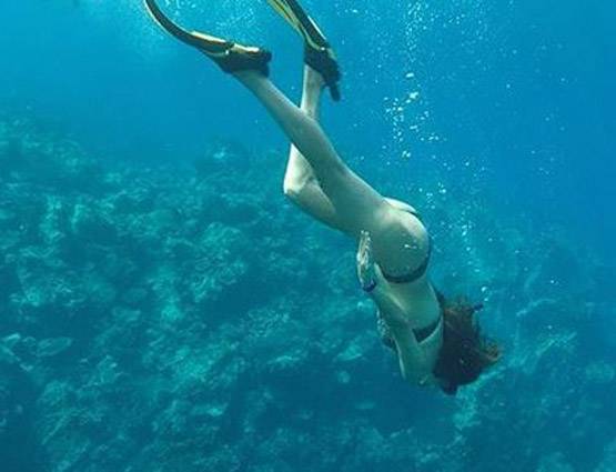 रितिक की राखी सिस्टर की BIKINI PHOTOS वायरल