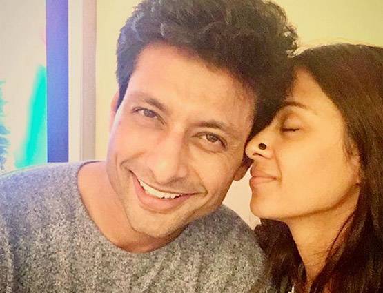 सोशल मीडिया पर पति के साथ टीवी एक्ट्रेस की रोमांटिक तस्वीरें VIRAL