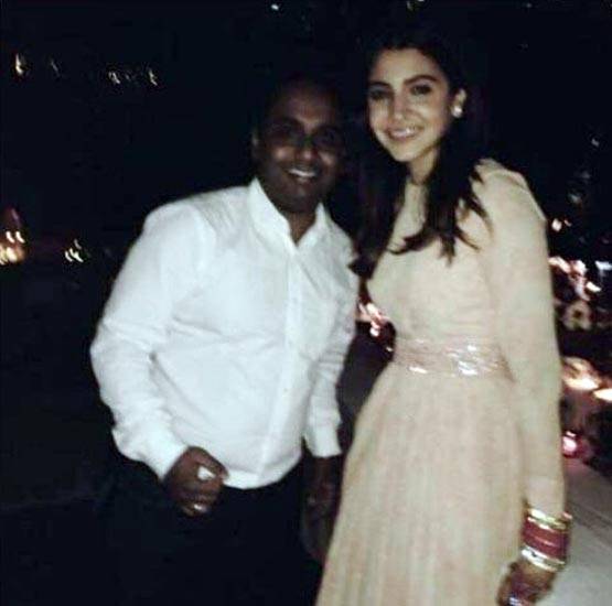 विराट-अनुष्का की शादी के बाद DJ पर मेहमानों का डांस, Photo