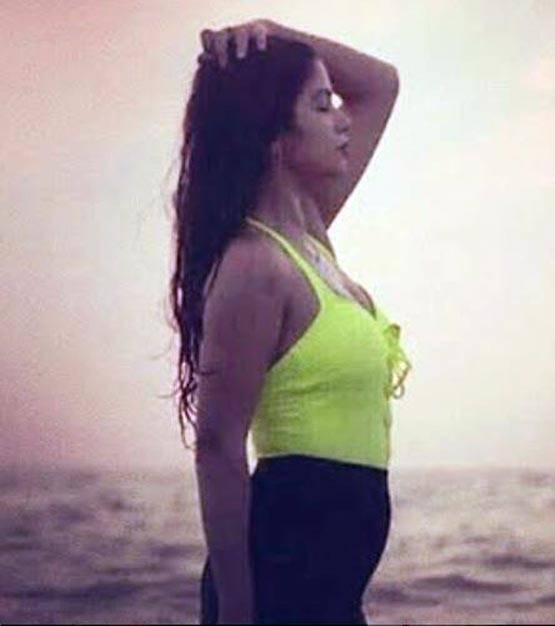 बिग बॉस से बाहर होने के बाद बोल्ड हुई बंदगी, टॉपलेस तस्वीरें VIRAL