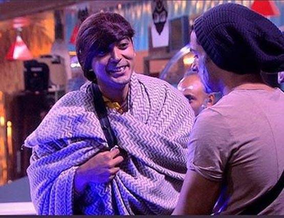 बिग बॉस में अजीबोगरीब टास्क: अर्शी प्रेग्नेंट, प्रियांक ने पहनी बिकिनी