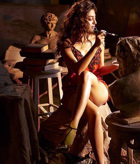 'पैडमैन' से पहले बोल्ड हुईं राधिका आप्टे, नाइटी में दिखा ऐसा लुक