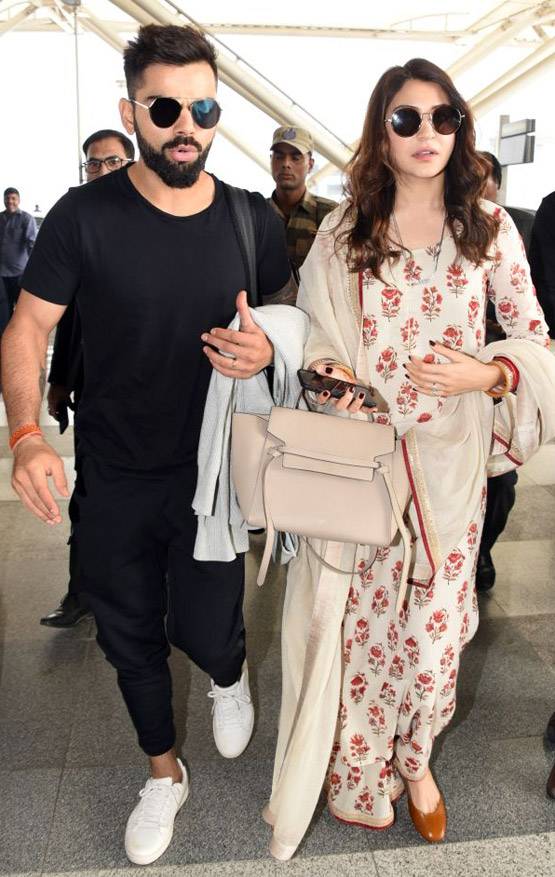 रिसेप्शन के बाद मुंबई पहुंचे विराट और अनुष्का, देखें PHOTOS