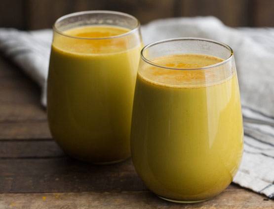 फिटनेस और अच्छी नींद के लिए रोजाना पिएं हल्दी वाला दूध