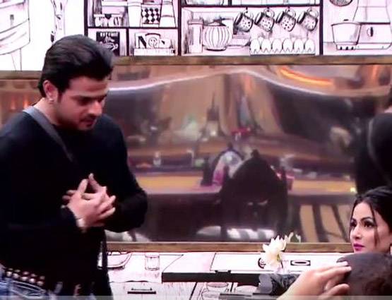 Bigg Boss 11: एक्स कंटस्टेंट ने एंट्री करते ही दिए ऐसे बयान, घरवालों के उड़े होश