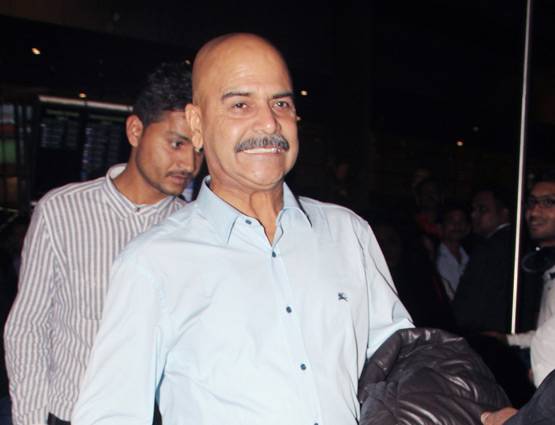 PHOTOS: मुंबई लौटा अनुष्का का परिवार, लेकिन कहां हैं VIRUSHKA