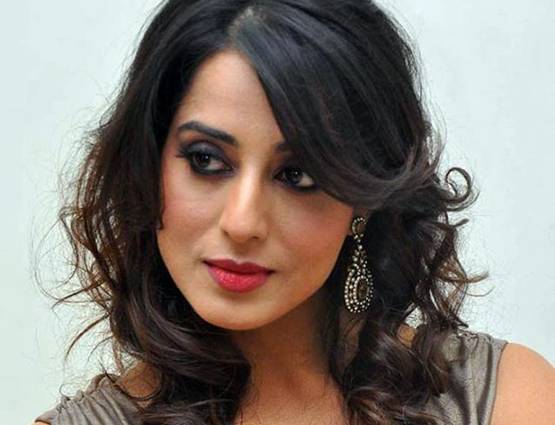 जब बोल्ड सीन के कारण चर्चा में आई बॉलीवुड की नई मोना डार्लिंग