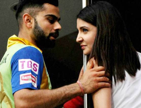 जब क्रिकेट के मैदान में विराट के लिए दिखा अनुष्का का ऐसा प्यार