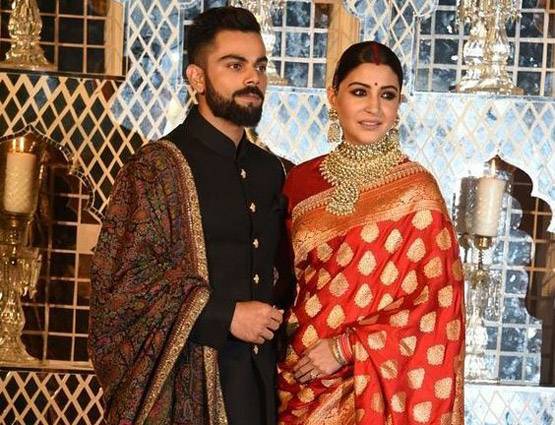 लंबा सिंदूर, लाल जोड़ा, सिर से पांव तक दिखा अनुष्का का 'विराट' लुक