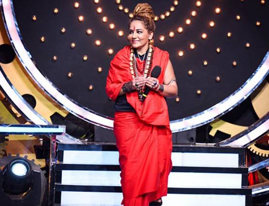 Bigg Boss की एक्‍स कंटेस्‍टेंट को धमकी, बताया- स्‍वामी ओम की पत्‍नी