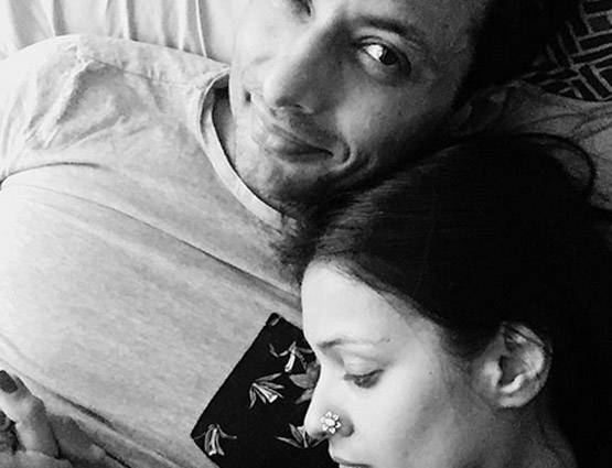 सोशल मीडिया पर पति के साथ टीवी एक्ट्रेस की रोमांटिक तस्वीरें VIRAL