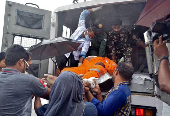 'ओखी' का विकराल रूप: केरल, तमिलनाडु के बाद गुजरात में अलर्ट