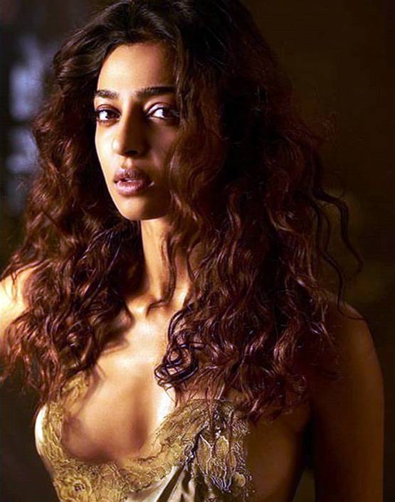 'पैडमैन' से पहले बोल्ड हुईं राधिका आप्टे, नाइटी में दिखा ऐसा लुक