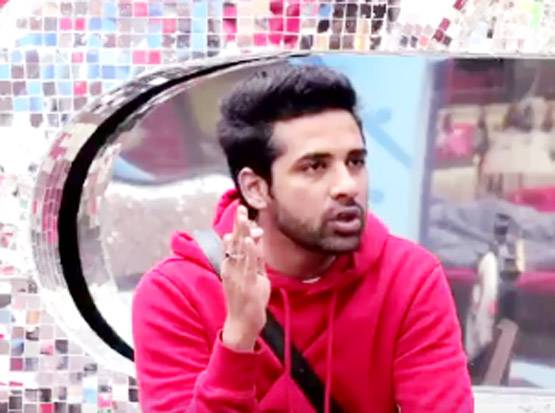 बिग बॉस के घर में पीठ पीछे पुनीश-अर्शी ने की चुगली, जमकर रोईं हिना