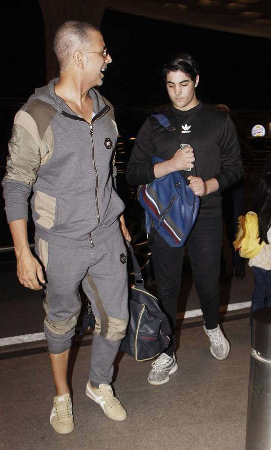 परिवार संग हॉलीडे पर निकले अक्षय, कहा- सलमान के साथ केसरी हो नहीं पाई