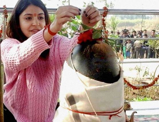 विराट की दुल्हन बनने जा रही हैं अनुष्का शर्मा? ये तस्वीरें हैं सबूत