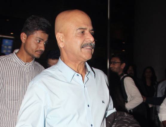 PHOTOS: मुंबई लौटा अनुष्का का परिवार, लेकिन कहां हैं VIRUSHKA