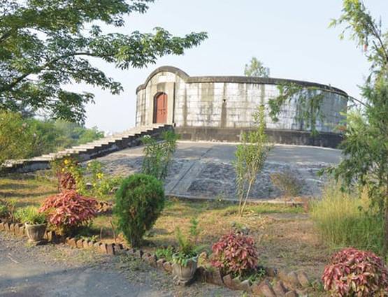 अंतिम संस्कार का हिंदू तरीका अपनाने को क्यों मजबूर हैं पारसी