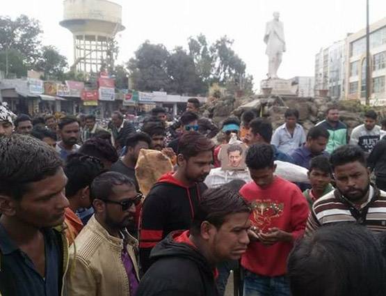 सलमान पर भड़के लोग, 'टाइगर जिंदा है' के शो में तोड़फोड़