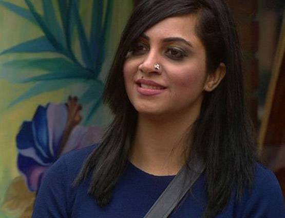 बिग बॉस के घर से बाहर हुईं अर्शी खान, रो पड़े विकास गुप्ता