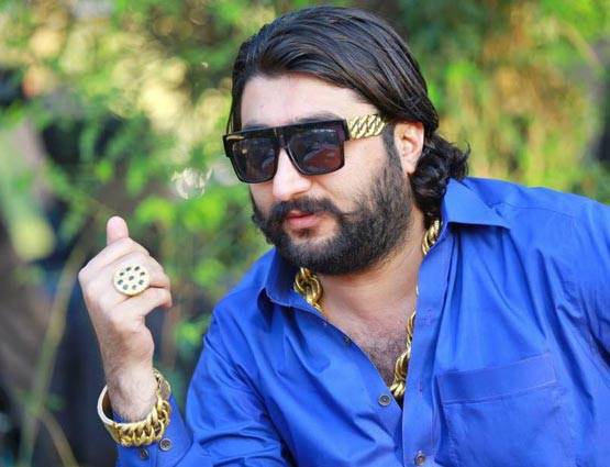 गोल्ड, हथियार, जंगली चीते... पाक के जफर का शाही अंदाज़ देख दंग रह जाएंगे