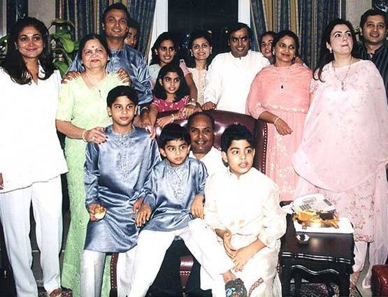 ...जब 1 मेज, 3 कुर्सी, 2 सहयोगियों के साथ धीरूभाई ने शुरू किया बिजनेस