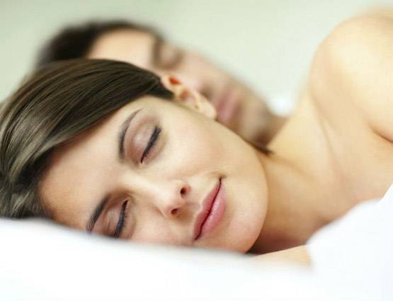 दक्षिण दिशा में पैर करके क्यों नहीं सोना चाहिए?