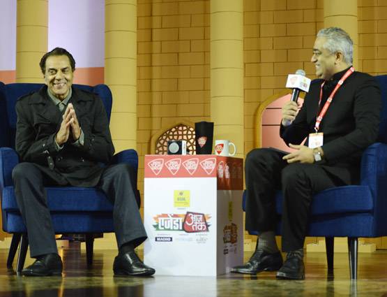 पैसे के लिए कुछ भी करने को तैयार सितारे, धर्मेंद्र बोले- ये सब्जी मंडी