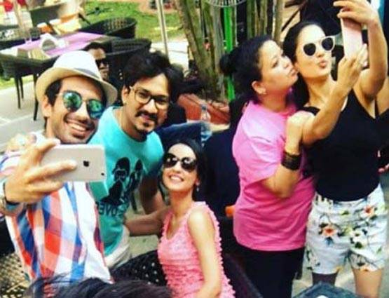 गोवा में भारती की पूल पार्टी, जानें कौन-कौन हुआ शामिल?