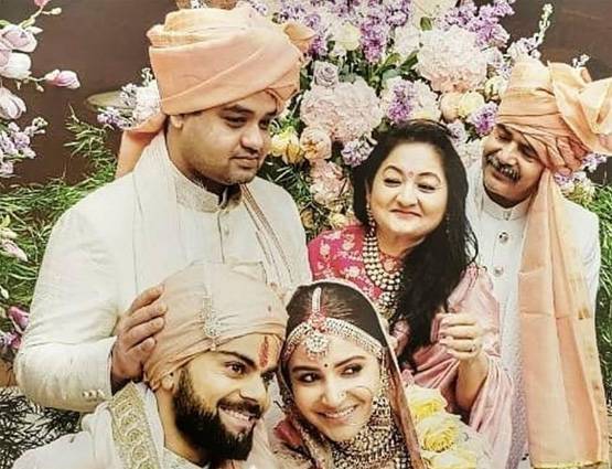 PHOTOS : यहां देखें विराट-अनुष्का की शादी का पूरा अलबम