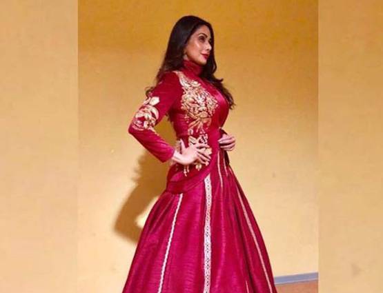 54 साल की श्रीदेवी का रूस में दिखा ग्लैमर लुक, फोटोशूट वायरल